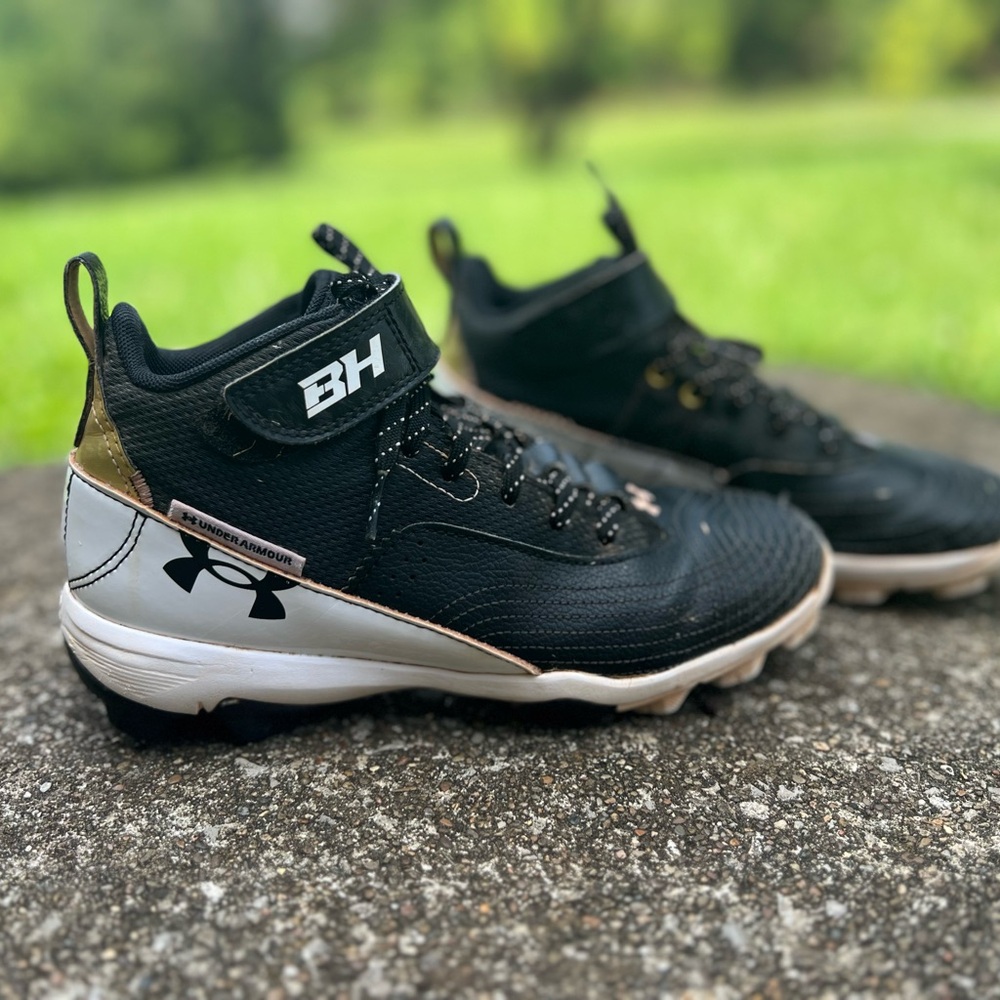 Under Armour Kids Black and Gold baseball cleats